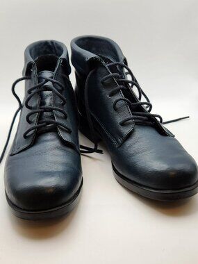 Valley Lane vintage boots sz 9 M navy lace up leather upper VGUC